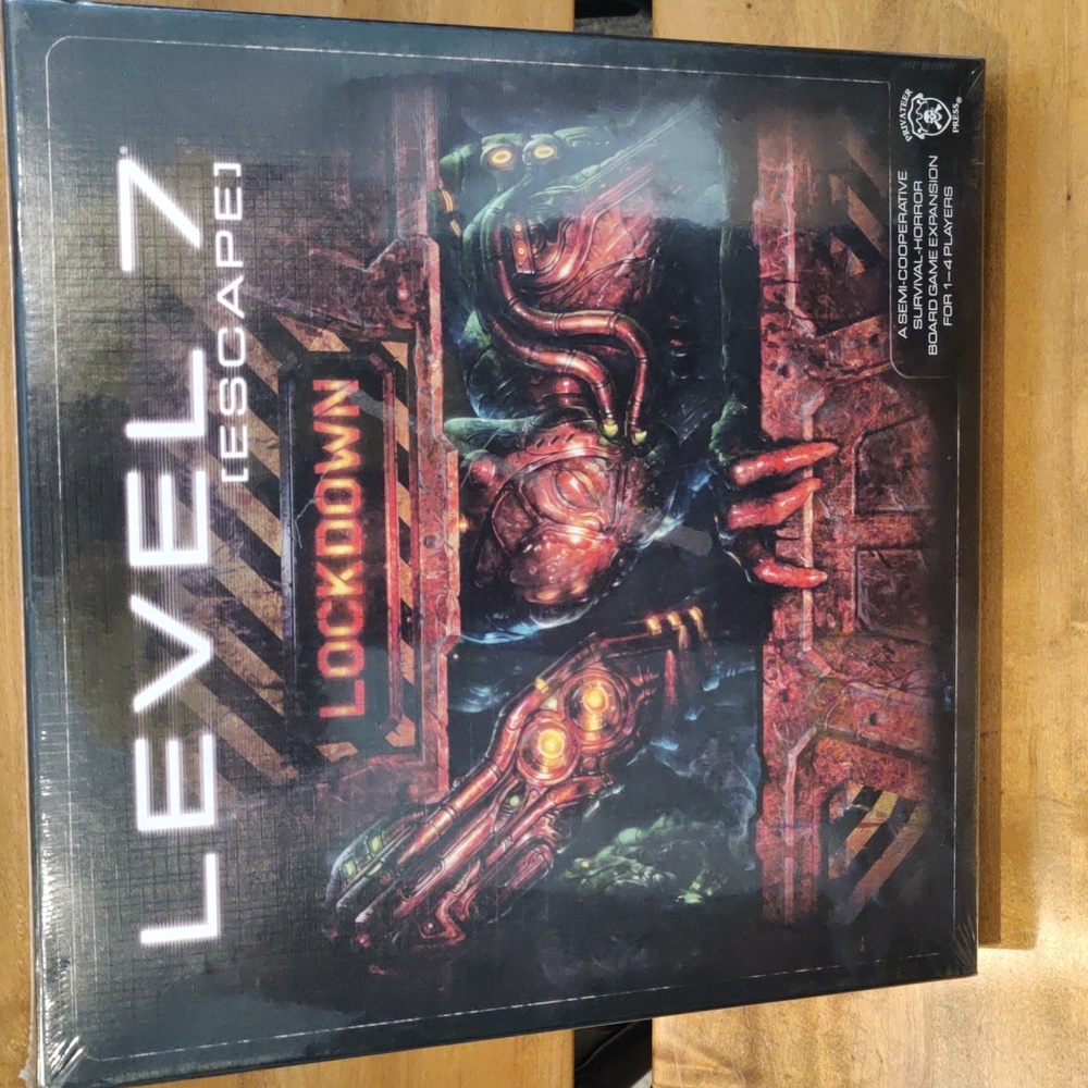 NWOT Level 7(ESCAPE) Sci-fi Survival/Horror Board game Privateer press sealed